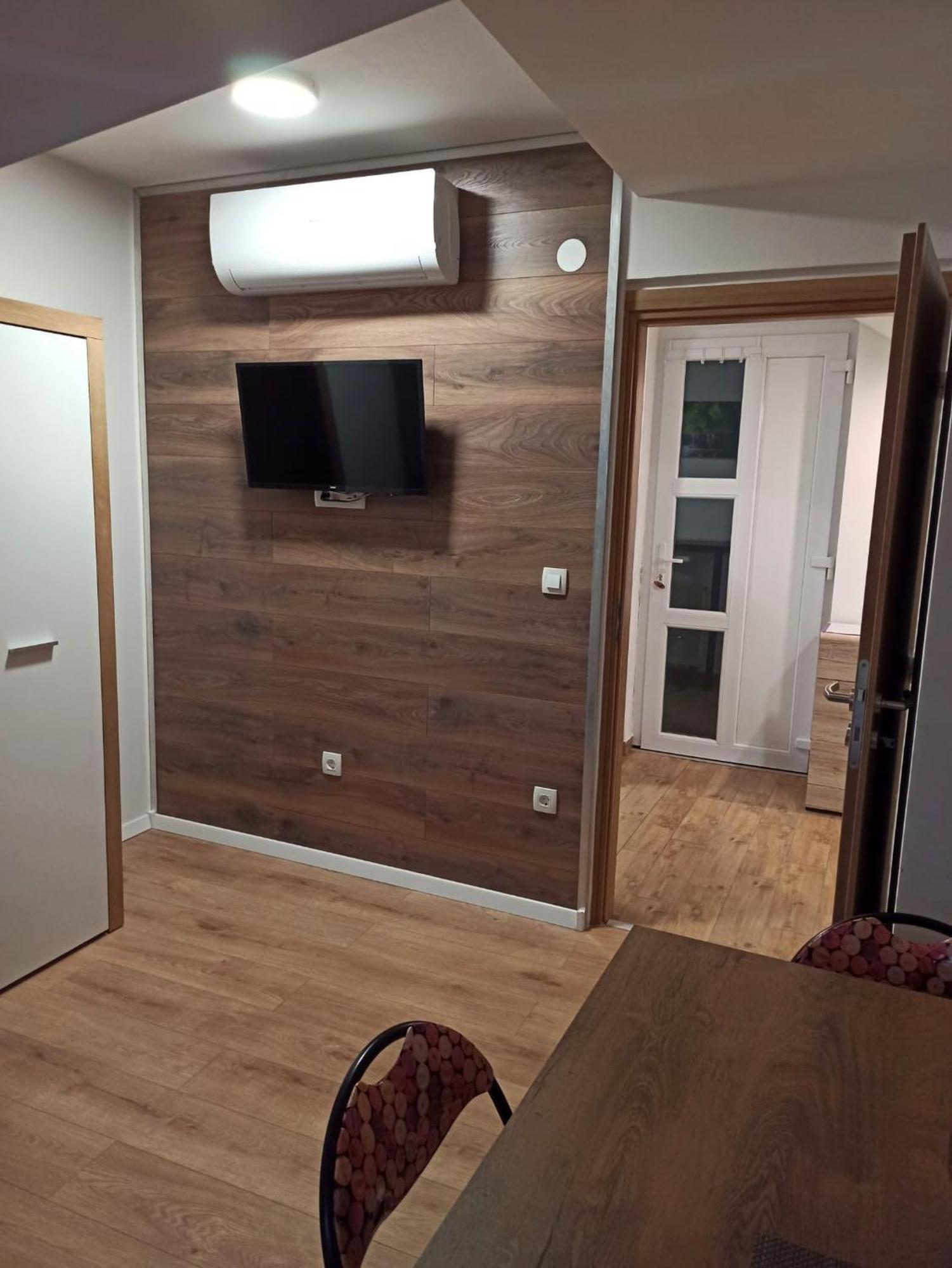 Apartmani Leptir ราโควิซา ภายนอก รูปภาพ