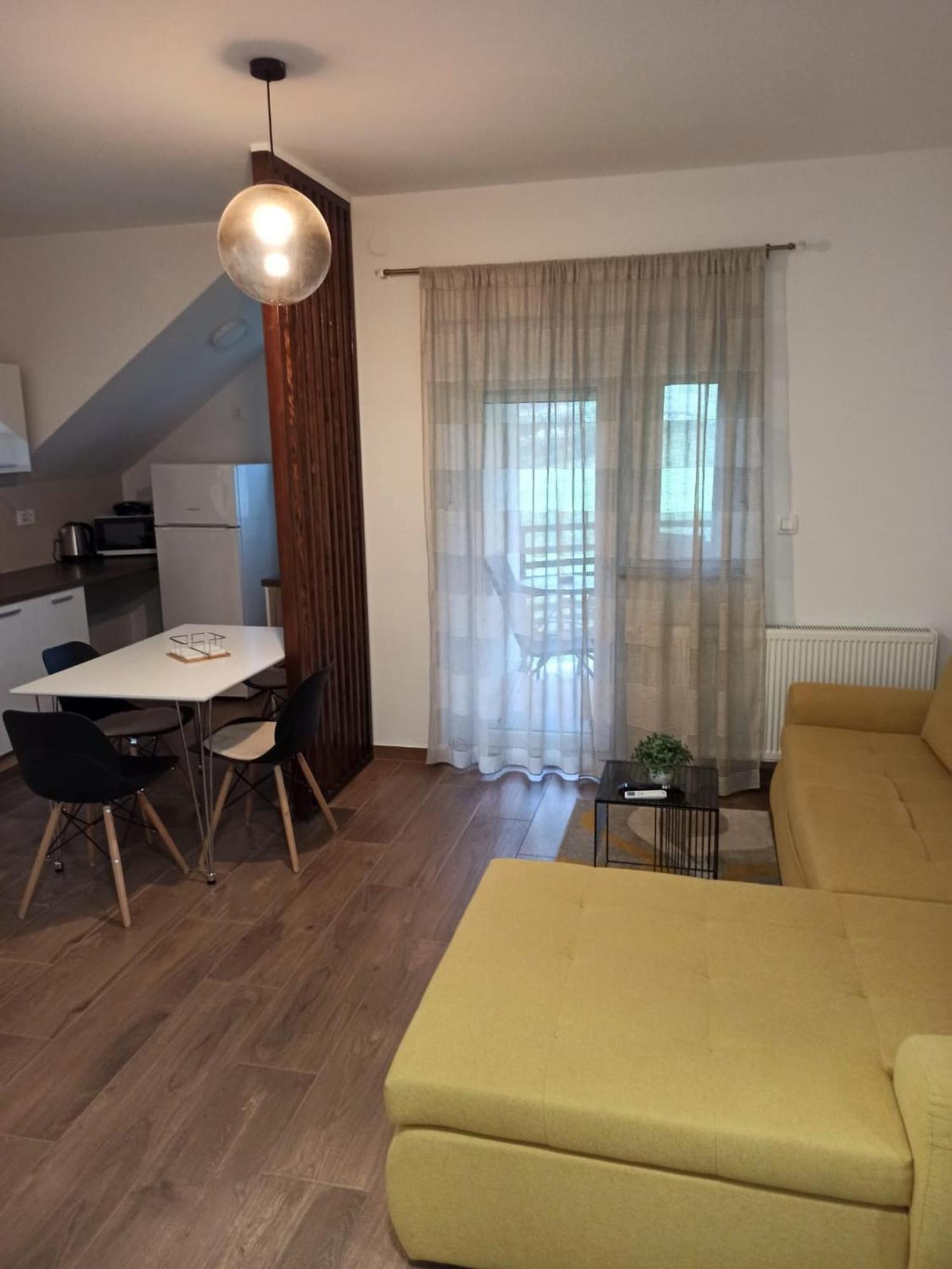 Apartmani Leptir ราโควิซา ภายนอก รูปภาพ